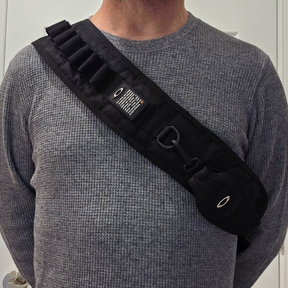 OAKLEY Tactical Sling Bag From The Oakley Design Team back in 2008 -Like New - Picture 3 of 12